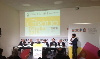 Un momento della conferenza stampa di Girolio d'Italia a Expo Milano.jpg