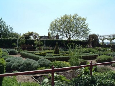 tudor-gardendvisit.com.jpg