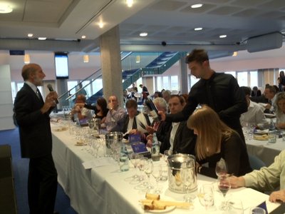 Luca Maroni durante la degustazione a Londra.JPG