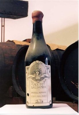 Bottiglie storiche di aceto balsamico_1.JPG