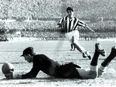 omar-sivori-juventus-1958.jpg