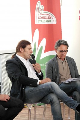 Nella foto: Zeno Roma, presidente dell'Associazione Coniglio Italiano, intervistato dal giornalista Mauro Nalato / Zeno Roma intervistato dal giornalista Mauro Nalato.jpg Zeno Roma intervistato dal giornalista Mauro Nalato.jpg